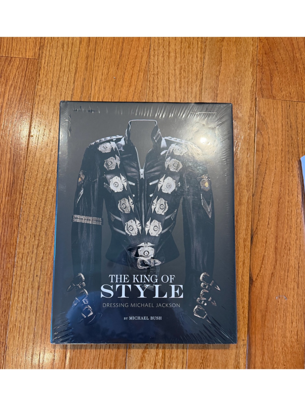 The King of Style Dressing Michael Jackson  Book  NEW